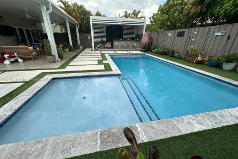 House in Miami, Florida 4 bedrooms, 181.53 sq.m. № 1389991 - photo 21