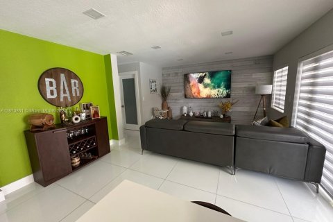 Casa en venta en Miami, Florida, 4 dormitorios, 181.53 m2 № 1389991 - foto 14