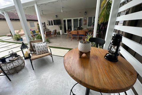 Casa en venta en Miami, Florida, 4 dormitorios, 181.53 m2 № 1389991 - foto 23