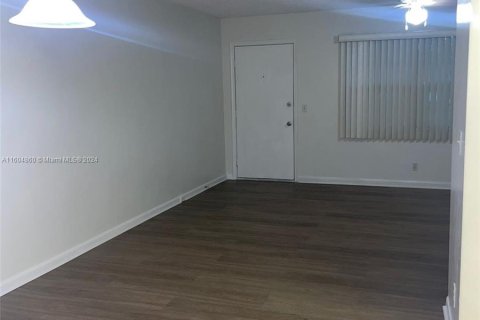 Condominio en venta en Pembroke Pines, Florida, 1 dormitorio № 1224998 - foto 24