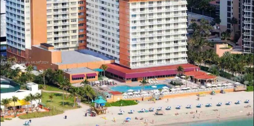 Estudio en el Condominio en Sunny Isles Beach, Florida  № 1272749