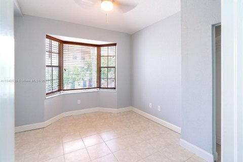 Condo in Sunrise, Florida, 3 bedrooms  № 1037802 - photo 14