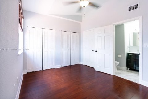 Condo in Sunrise, Florida, 3 bedrooms  № 1037802 - photo 9