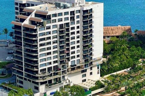 Condo in Miami, Florida, 1 bedroom  № 1400073 - photo 2