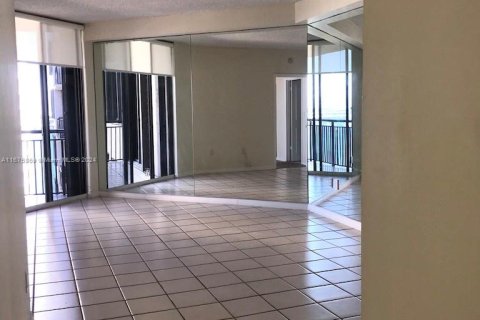 Condo in Miami, Florida, 1 bedroom  № 1400073 - photo 8