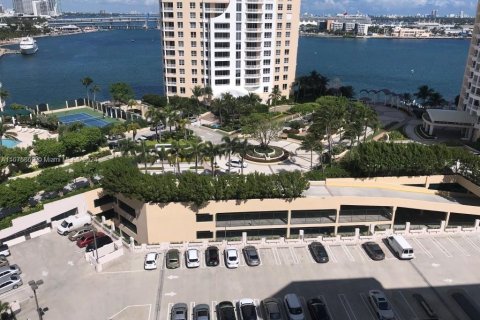 Condo in Miami, Florida, 1 bedroom  № 1400073 - photo 20