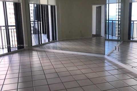 Condo in Miami, Florida, 1 bedroom  № 1400073 - photo 6