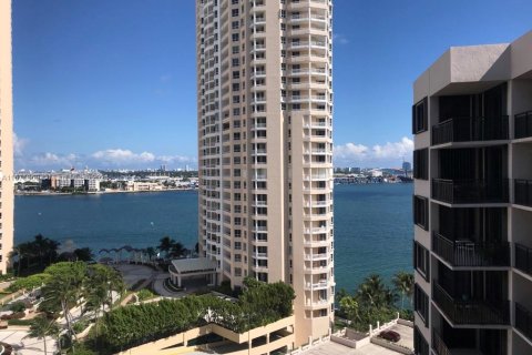 Condo in Miami, Florida, 1 bedroom  № 1400073 - photo 9