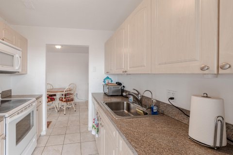 Condo in North Palm Beach, Florida, 2 bedrooms  № 1065899 - photo 19