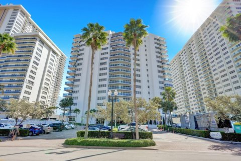 Condo in Fort Lauderdale, Florida, 2 bedrooms  № 1065900 - photo 19