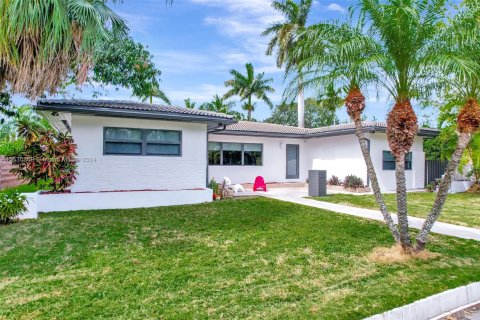 Villa ou maison à vendre à Miami Shores, Floride: 3 chambres, 182.55 m2 № 1031039 - photo 2