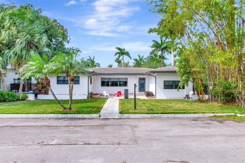 Купить виллу или дом в Майами-Шорс, Флорида 3 спальни, 182.55м2, № 1031039 - фото 1