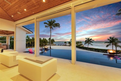 Casa en venta en Islamorada, Village of Islands, Florida, 6 dormitorios, 613.34 m2 № 1030961 - foto 9