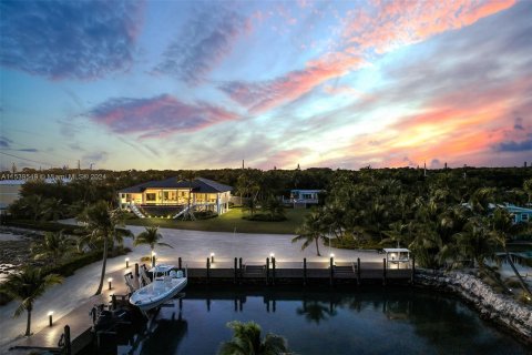 Casa en venta en Islamorada, Village of Islands, Florida, 6 dormitorios, 613.34 m2 № 1030961 - foto 12