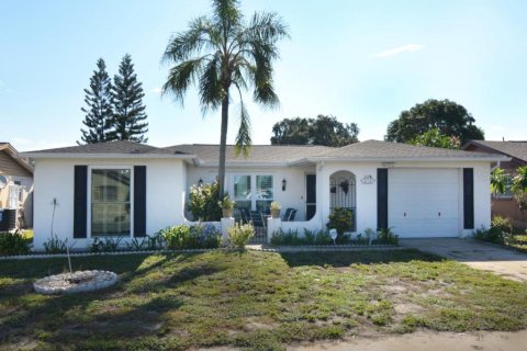 House in Holiday, Florida 2 bedrooms, 129.41 sq.m. № 1378085 - photo 2