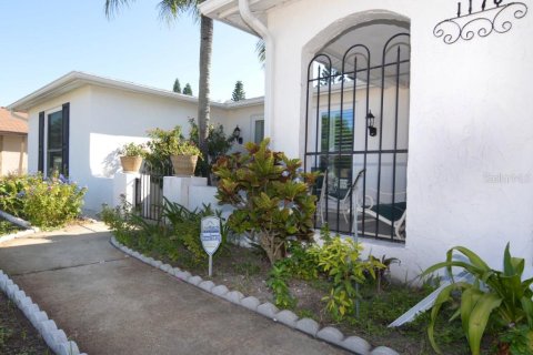 Villa ou maison à vendre à Holiday, Floride: 2 chambres, 129.41 m2 № 1378085 - photo 3