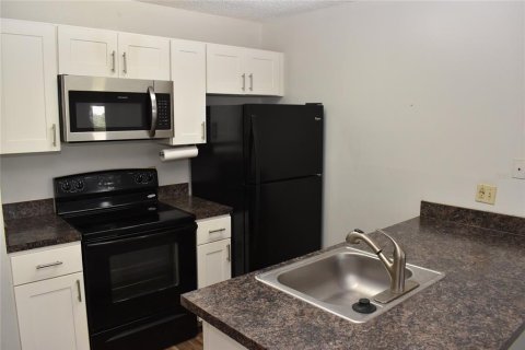 Condo in Saint Petersburg, Florida, 1 bedroom  № 1378116 - photo 2