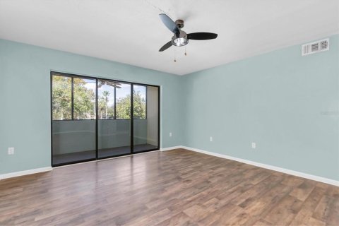 Condo in Tarpon Springs, Florida, 2 bedrooms  № 1378115 - photo 8