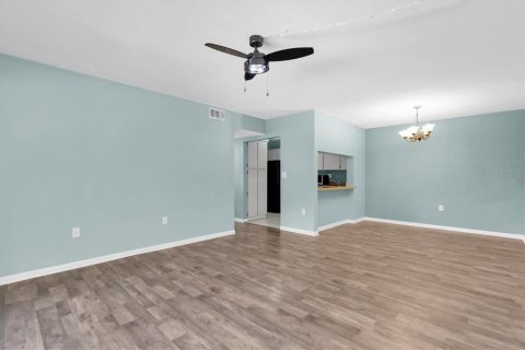 Condo in Tarpon Springs, Florida, 2 bedrooms  № 1378115 - photo 5