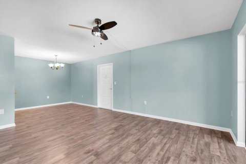 Condo in Tarpon Springs, Florida, 2 bedrooms  № 1378115 - photo 7