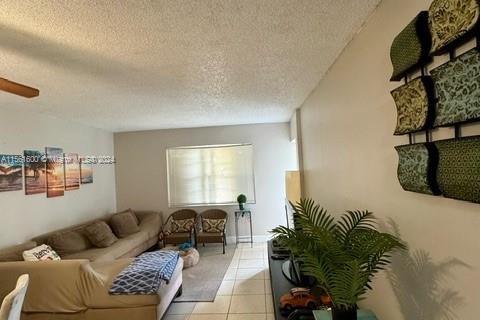 Condo in Deerfield Beach, Florida, 2 bedrooms  № 1096882 - photo 1