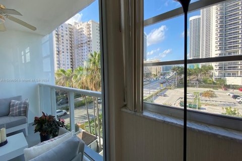 Copropriété à vendre à Hallandale Beach, Floride: 2 chambres, 133.78 m2 № 1065021 - photo 5