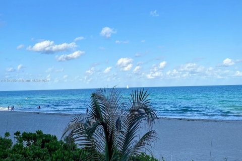 Copropriété à vendre à Hallandale Beach, Floride: 2 chambres, 133.78 m2 № 1065021 - photo 18