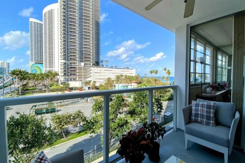 Condo in Hallandale Beach, Florida, 2 bedrooms  № 1065021 - photo 23