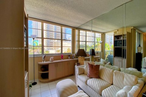 Copropriété à vendre à Hallandale Beach, Floride: 2 chambres, 133.78 m2 № 1065021 - photo 9