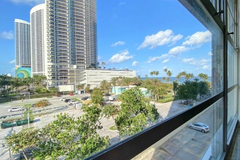 Condo in Hallandale Beach, Florida, 2 bedrooms  № 1065021 - photo 4