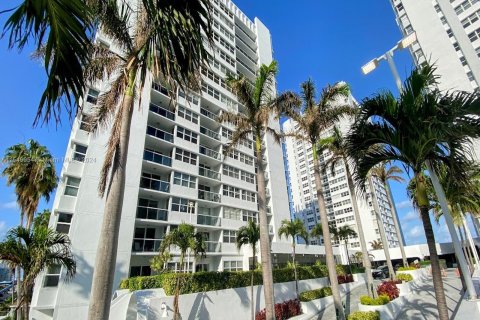 Copropriété à vendre à Hallandale Beach, Floride: 2 chambres, 133.78 m2 № 1065021 - photo 22