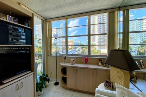 Copropriété à vendre à Hallandale Beach, Floride: 2 chambres, 133.78 m2 № 1065021 - photo 26