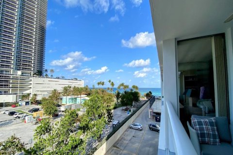 Condo in Hallandale Beach, Florida, 2 bedrooms  № 1065021 - photo 24