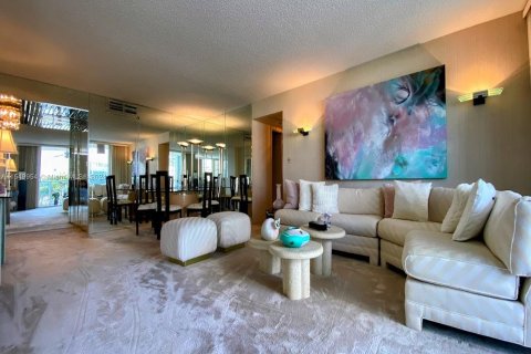 Condominio en venta en Hallandale Beach, Florida, 2 dormitorios, 133.78 m2 № 1065021 - foto 10