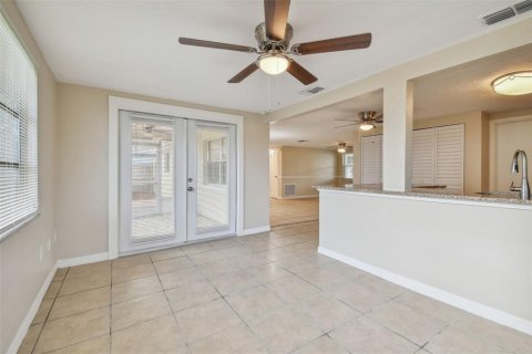 House in Holiday, Florida 2 bedrooms, 101.82 sq.m. № 1419255 - photo 15