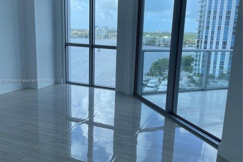 Condominio en venta en North Miami Beach, Florida, 2 dormitorios, 161.28 m2 № 1241438 - foto 17