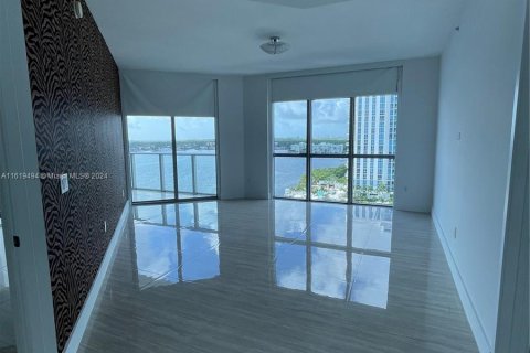 Condominio en venta en North Miami Beach, Florida, 2 dormitorios, 161.28 m2 № 1241438 - foto 21