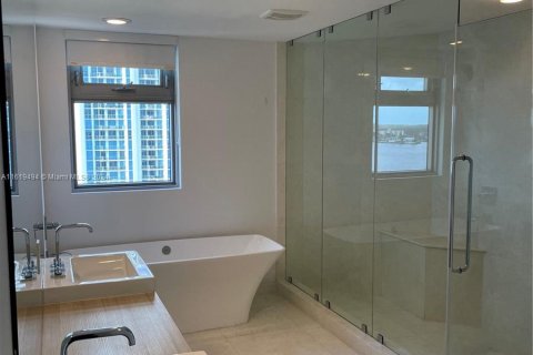 Condominio en venta en North Miami Beach, Florida, 2 dormitorios, 161.28 m2 № 1241438 - foto 29