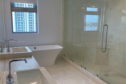 Copropriété à vendre à North Miami Beach, Floride: 2 chambres, 161.28 m2 № 1241438 - photo 28