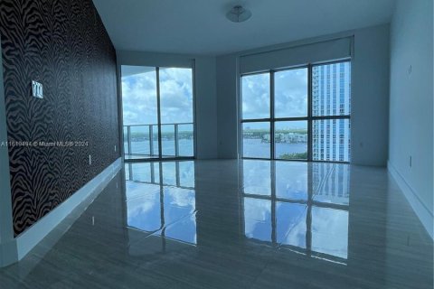 Condominio en venta en North Miami Beach, Florida, 2 dormitorios, 161.28 m2 № 1241438 - foto 18