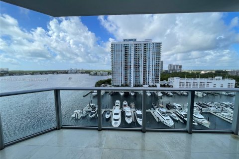 Condominio en venta en North Miami Beach, Florida, 2 dormitorios, 161.28 m2 № 1241438 - foto 2