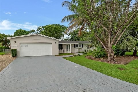 Villa ou maison à vendre à Palmetto Bay, Floride: 4 chambres, 228.26 m2 № 1241394 - photo 1