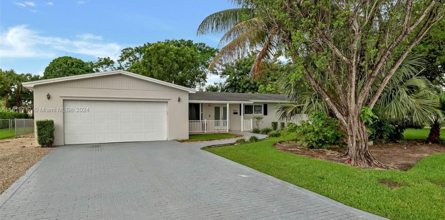 Villa ou maison à Palmetto Bay, Floride 4 chambres, 228.26 m2 № 1241394