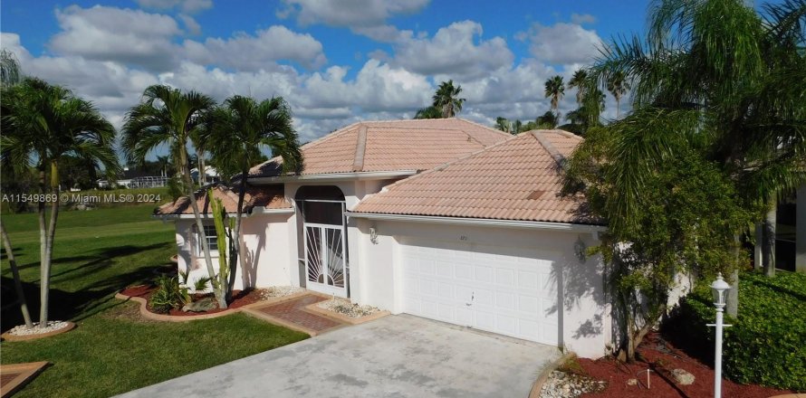 House in Homestead, Florida 3 bedrooms, 148.64 sq.m. № 1060537