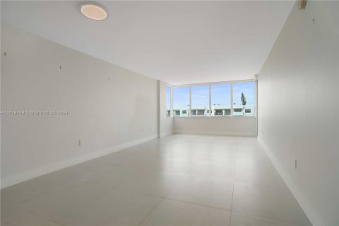 Condominio en venta en Miami Beach, Florida, 2 dormitorios, 103.59 m2 № 1409055 - foto 8