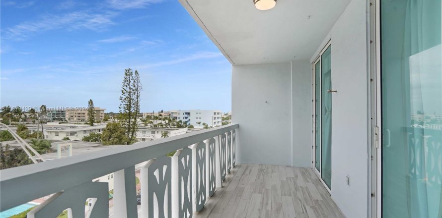 Condominio en Miami Beach, Florida, 2 dormitorios  № 1409055