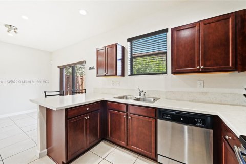 Townhouse in Homestead, Florida 4 bedrooms, 158.4 sq.m. № 1328681 - photo 13