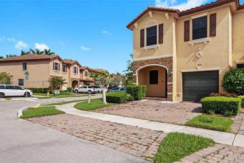 Townhouse in Homestead, Florida 4 bedrooms, 158.4 sq.m. № 1328681 - photo 27