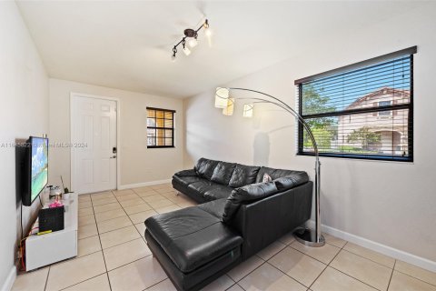 Townhouse in Homestead, Florida 4 bedrooms, 158.4 sq.m. № 1328681 - photo 6