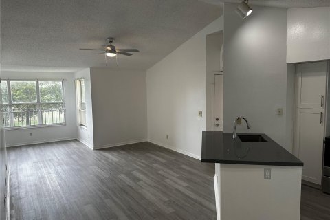 Copropriété à vendre à Sunrise, Floride: 2 chambres, 98.94 m2 № 1328678 - photo 3